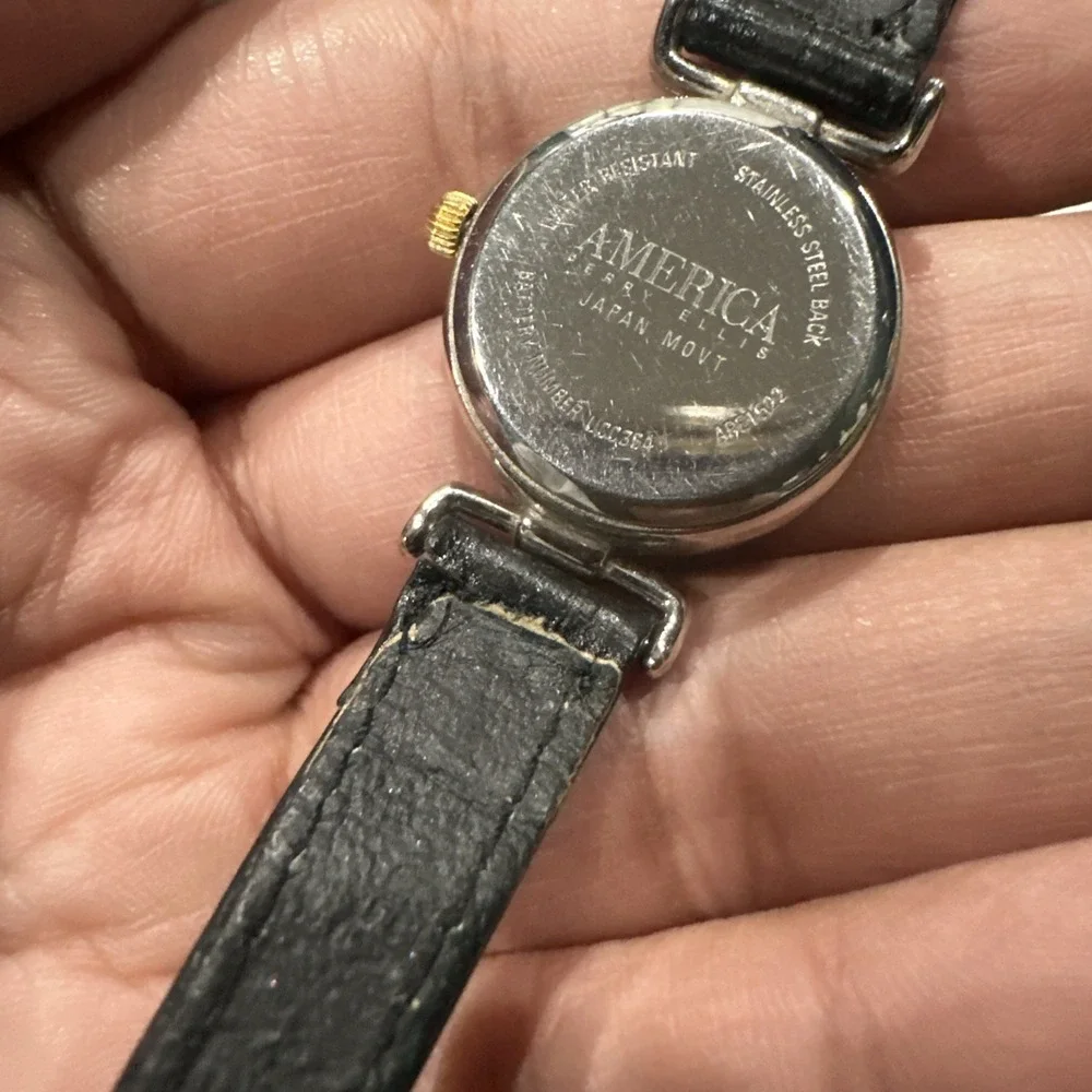 Working Vtg Ladies Perry Ellis America Watch Blue Dial Two‎ Tone Bezel 23mm 7in